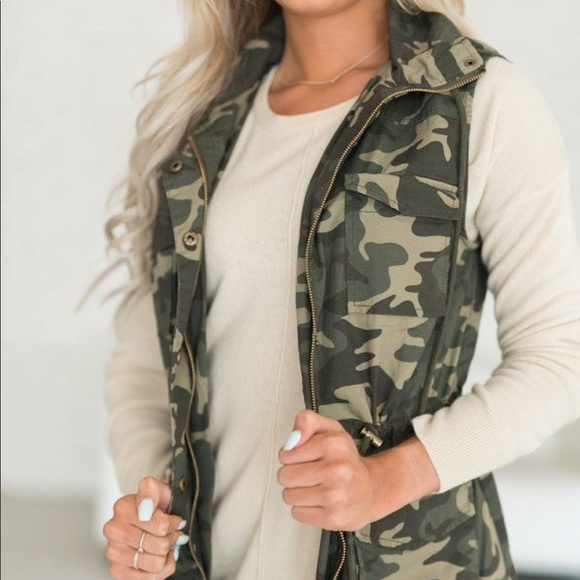 •LAST 1• Camille Camo Drawstring Waist Hooded Vest - Picture 3 of 8